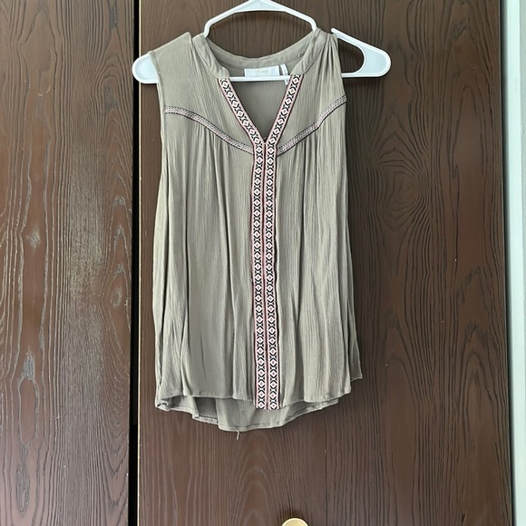 Braeve sleeveless top. - Picture 1 of 8